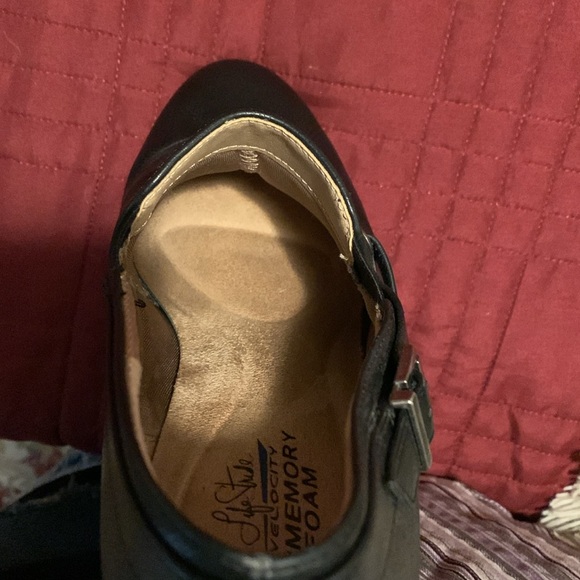 Size 9 Life Stride slip on ankle booties in excellent like new condition - Picture 7 of 8